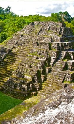Ruinas de Yaxha Tours en Guatemala